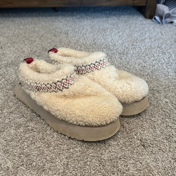 Ugg Tazz Platform - Picture 1 of 3